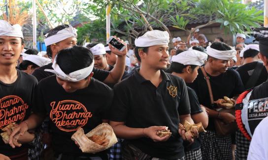 Perang Ketipat atau Siat Ketipat